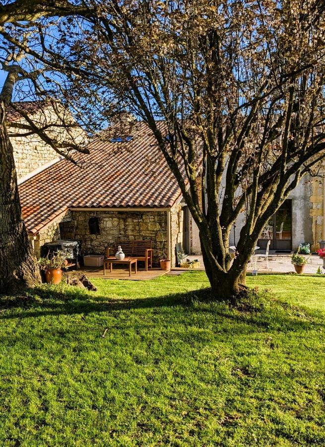 Gite De La Petite Vallee Saint-Savinien Экстерьер фото